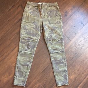 Mossimo camo denim high rise jegging size 8/29